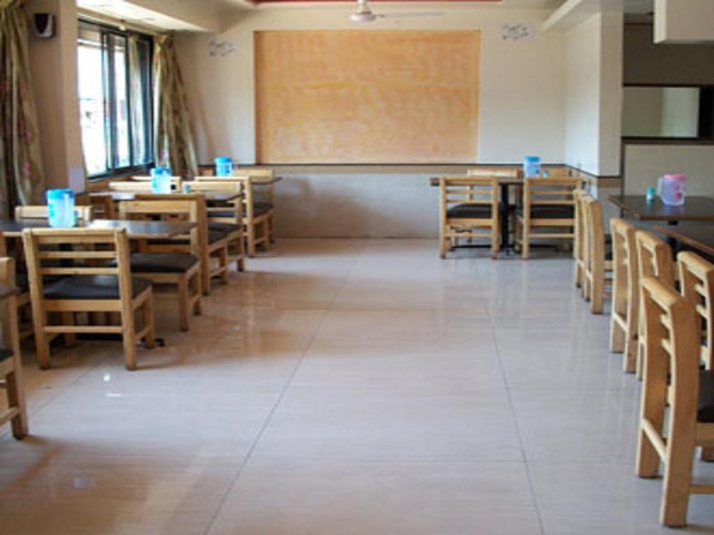 Hotel Tourist International Pune Extérieur photo