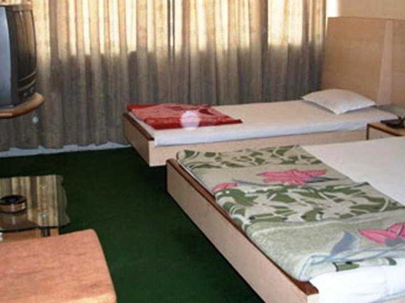 Hotel Tourist International Pune Extérieur photo